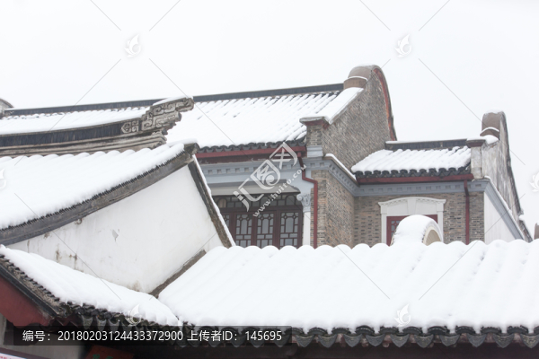白雪屋檐