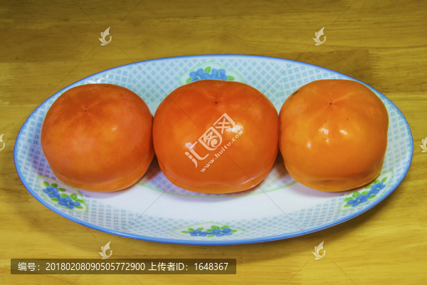 三個柿子