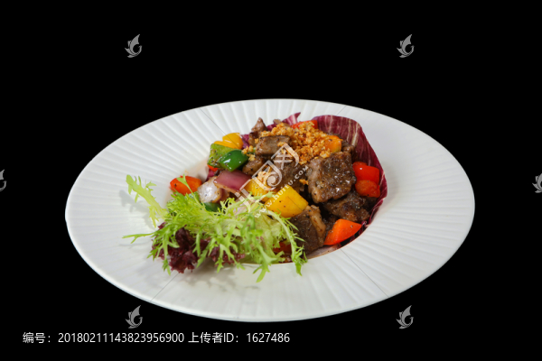 黑椒牛肉粒伴金蒜