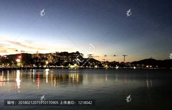 湖色夜景
