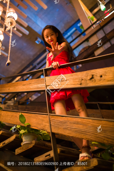時(shí)尚美女