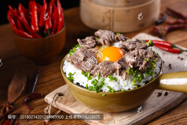 牛肉煲仔飯