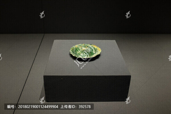 磁灶窯綠釉菊瓣口磁盤(pán)