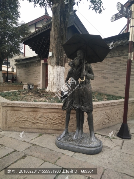銅雕情侶