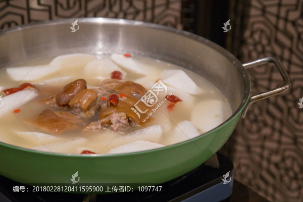豬蹄蘿卜煲