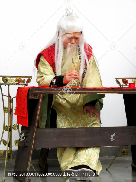 古裝白發(fā)老人