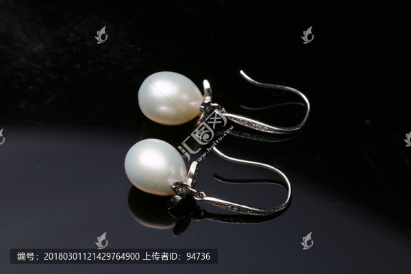 珍珠耳環(huán)