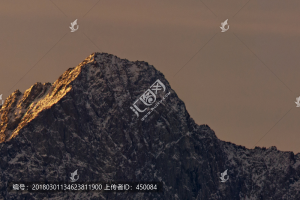 雪山曙色