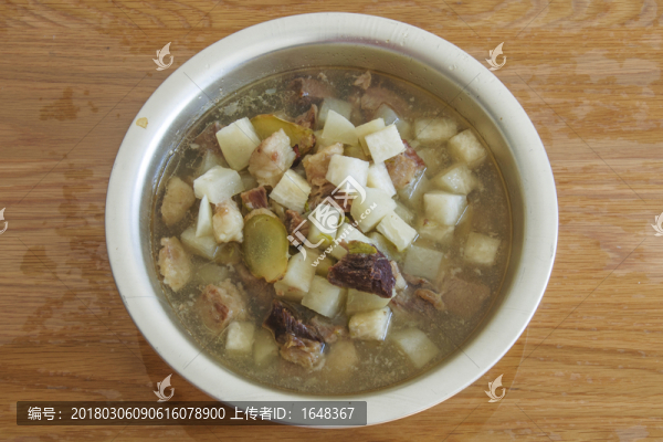 一小盆牛肉燉蘿卜