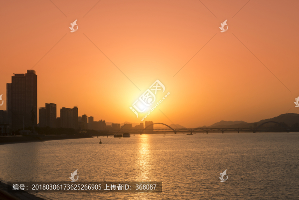 濱江落日