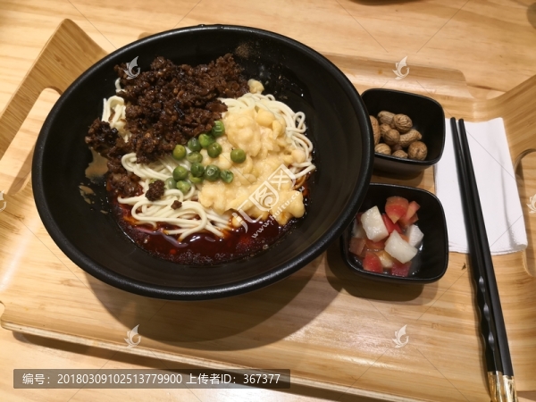 豌豆雜醬面