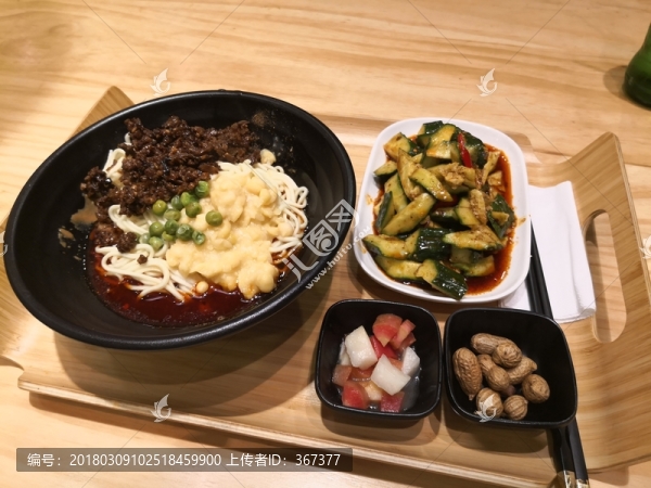 豌豆雜醬面