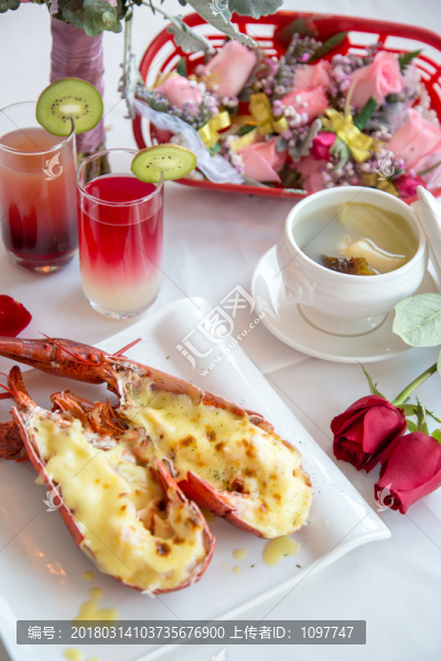 芝士焗龍蝦配遼參花膠烏雞湯