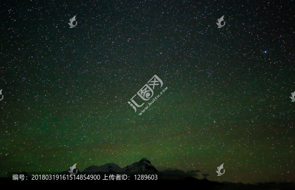 星空和雪山