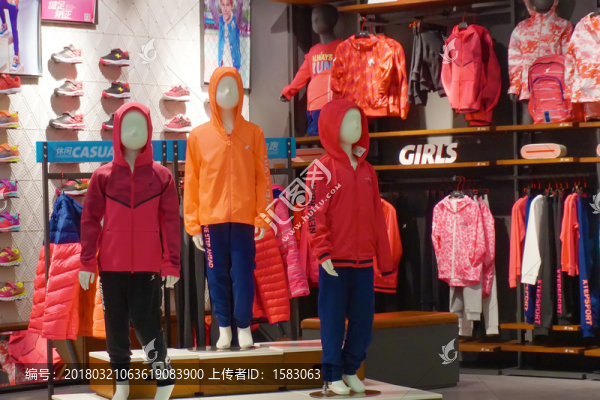 兒童服裝服飾