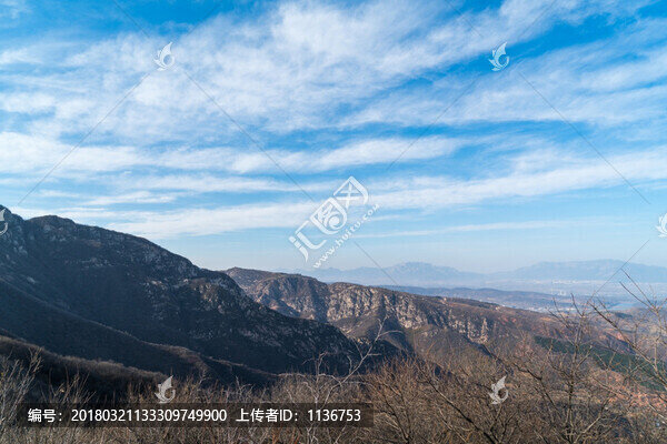 群山連綿