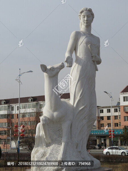 少女與鹿雕塑