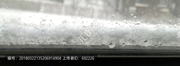 窗邊上的雪