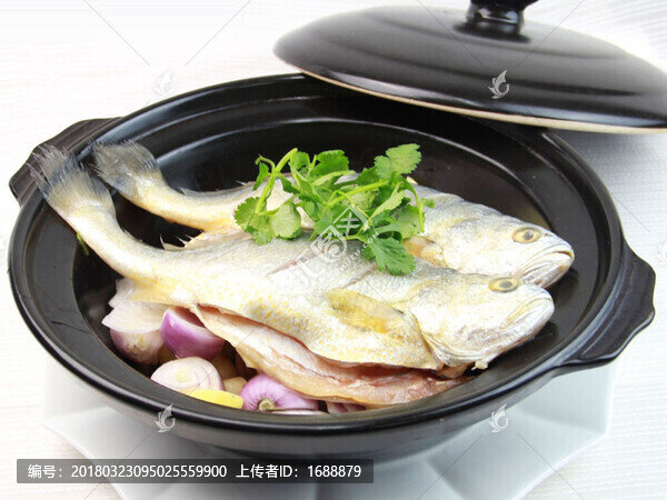 生焗黃魚(yú)香