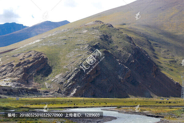 峽谷中的溪流