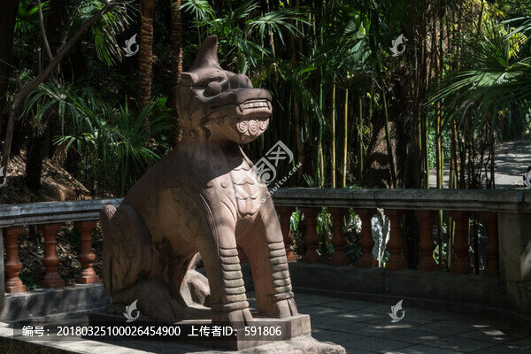 云南大學法獸獬雕塑