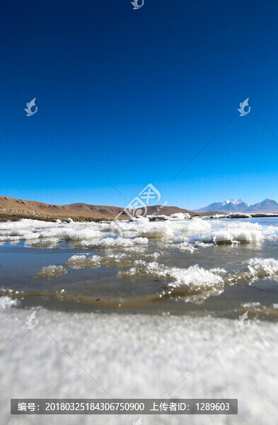 湖面的冰雪