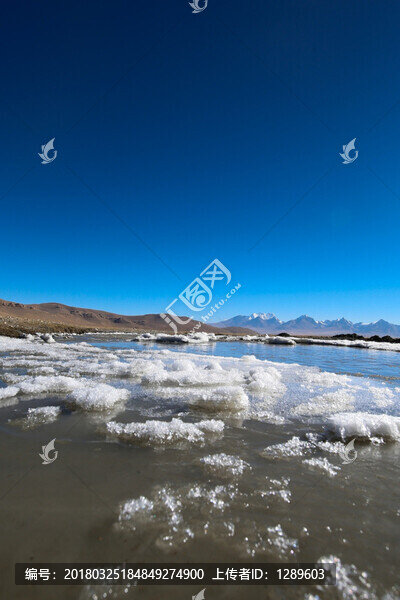 湖面的冰雪