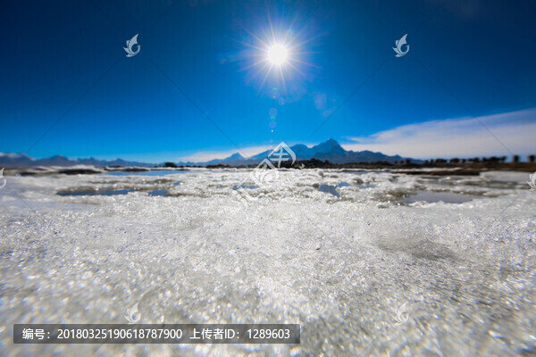 湖面的冰雪