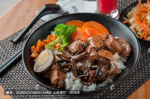 茶樹菇雞肉飯