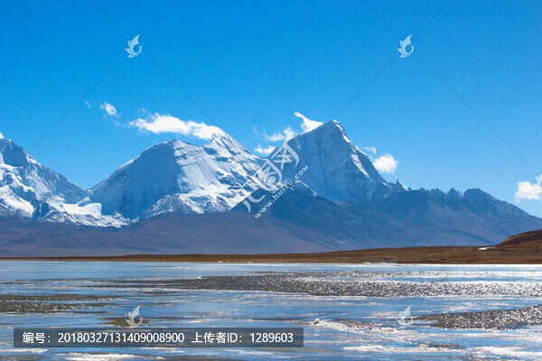 冰雪湖面