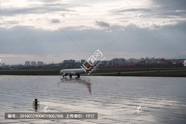 雨后的機場