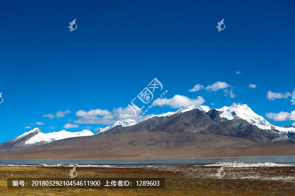 連綿的雪山
