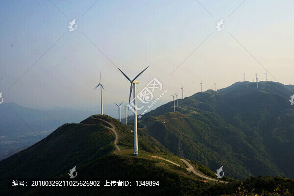 風(fēng)車山,藍(lán)天下的風(fēng)車山