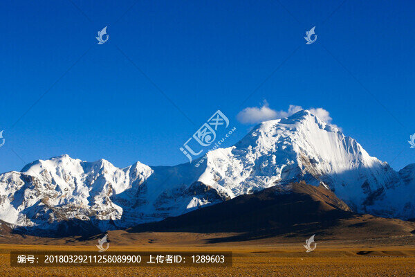 夕陽下的雪山
