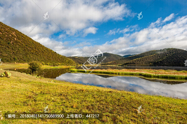 云南香格里拉屬都湖