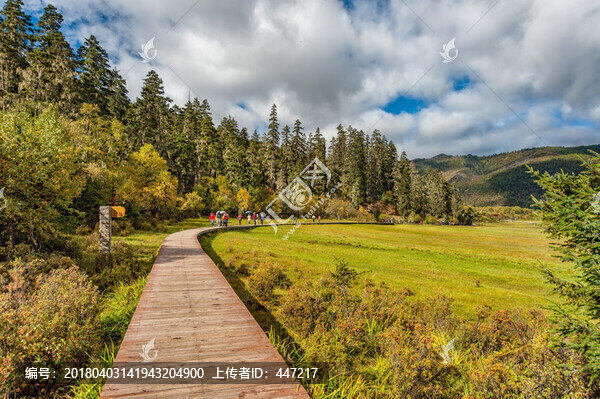 云南香格里拉屬都湖
