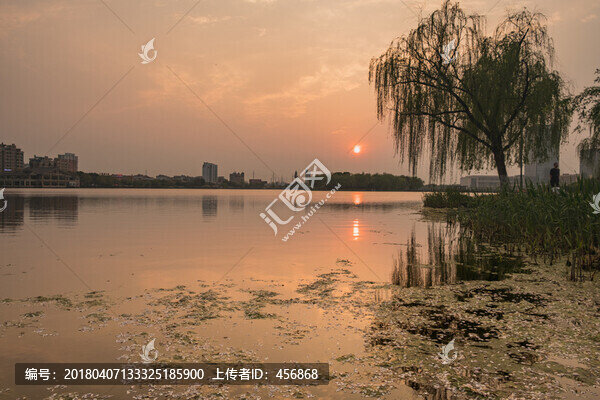 夕陽(yáng)下的汾湖