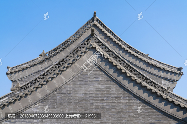 古建筑屋脊青磚灰瓦