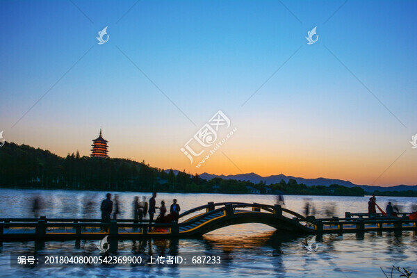 杭州西湖長橋夜色