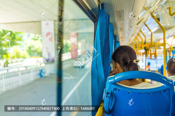 公共汽車上的乘客