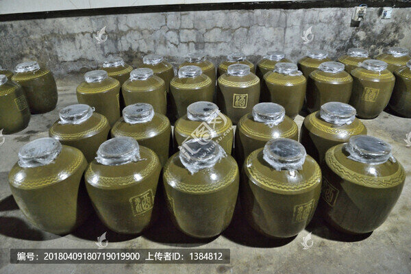 窖藏酒,白酒,山洞,酒壇,酒窖