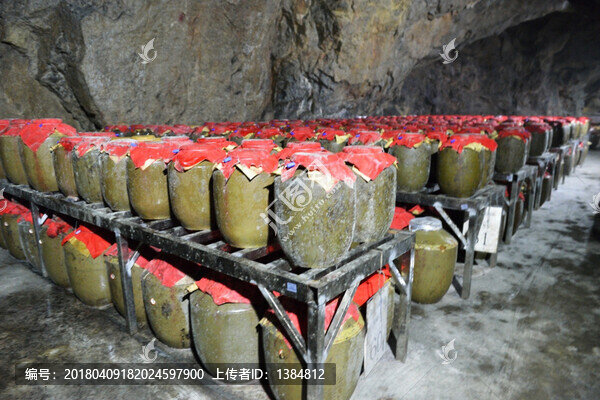 窖藏酒,白酒,山洞,酒壇,酒窖