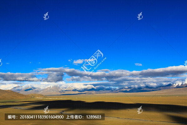 峽谷里的藍(lán)天白云