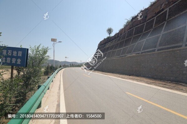 藍(lán)天白云公路馬路