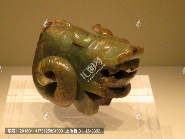 玉龍,婦好墓玉器