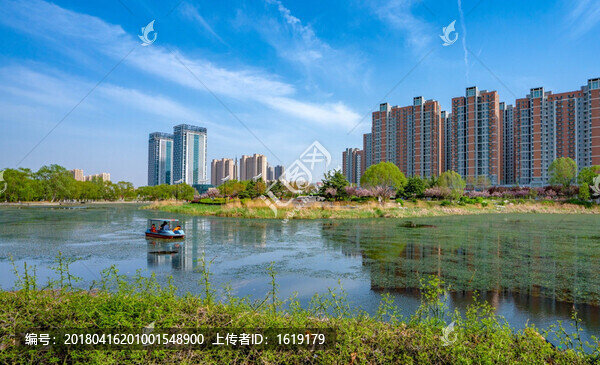 沿河景觀居