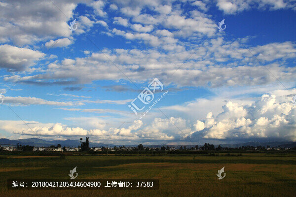 鄉(xiāng)村的藍天白云
