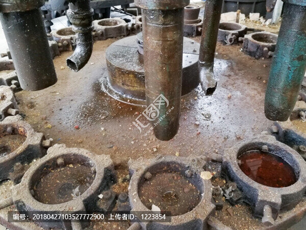 廢棄的玻璃廠生產(chǎn)線