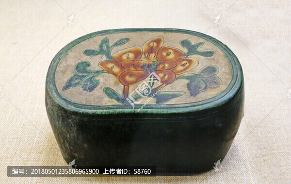 磁州窯三彩刻花枕
