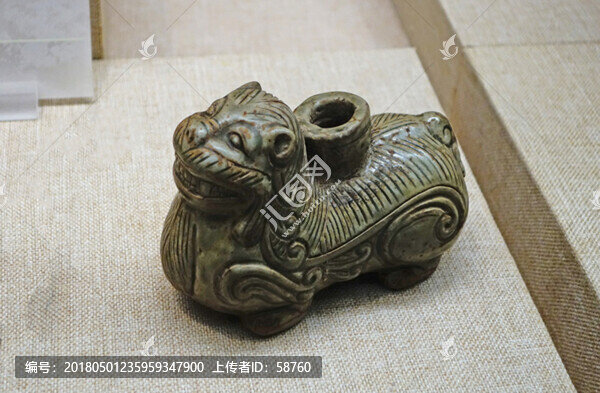 青釉臥獸水注,東晉